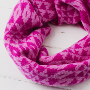 Mirror snood / cowl - honesty and thulian pink