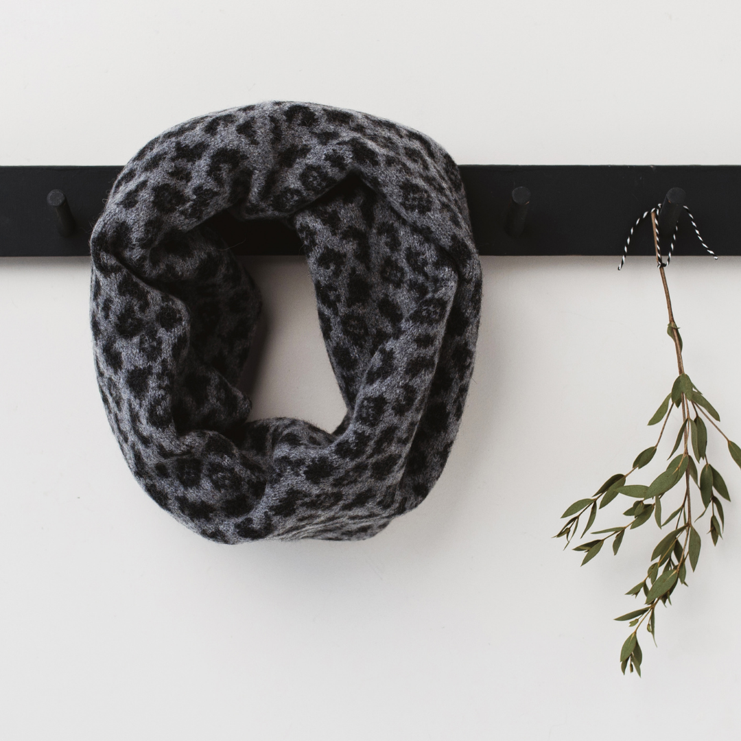 Leopard snood / cowl - grey