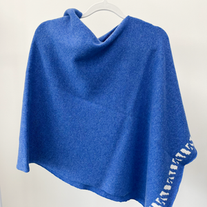 Lambswool knitted poncho - river blue and white