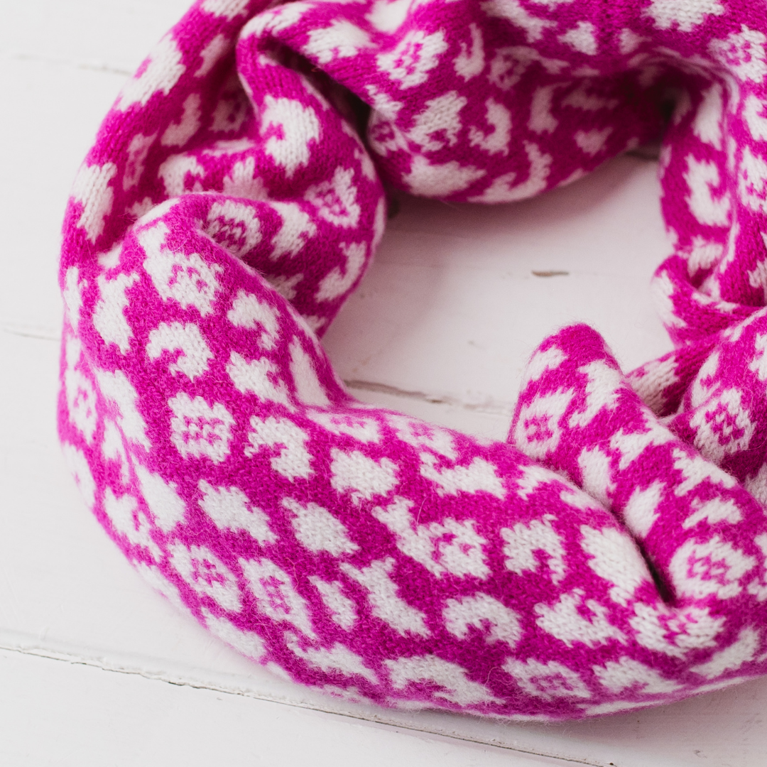 SAMPLE Leopard snood / cowl - honesty pink and white