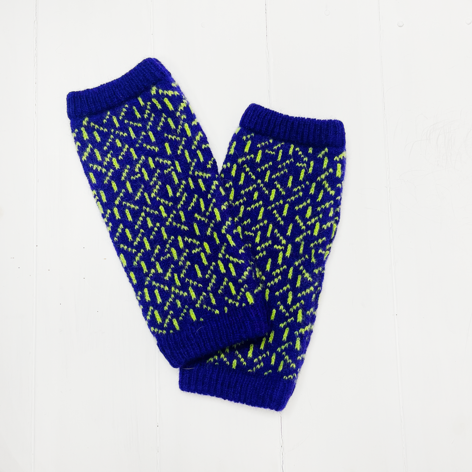 Scatter wrist warmers - nightfall and lime