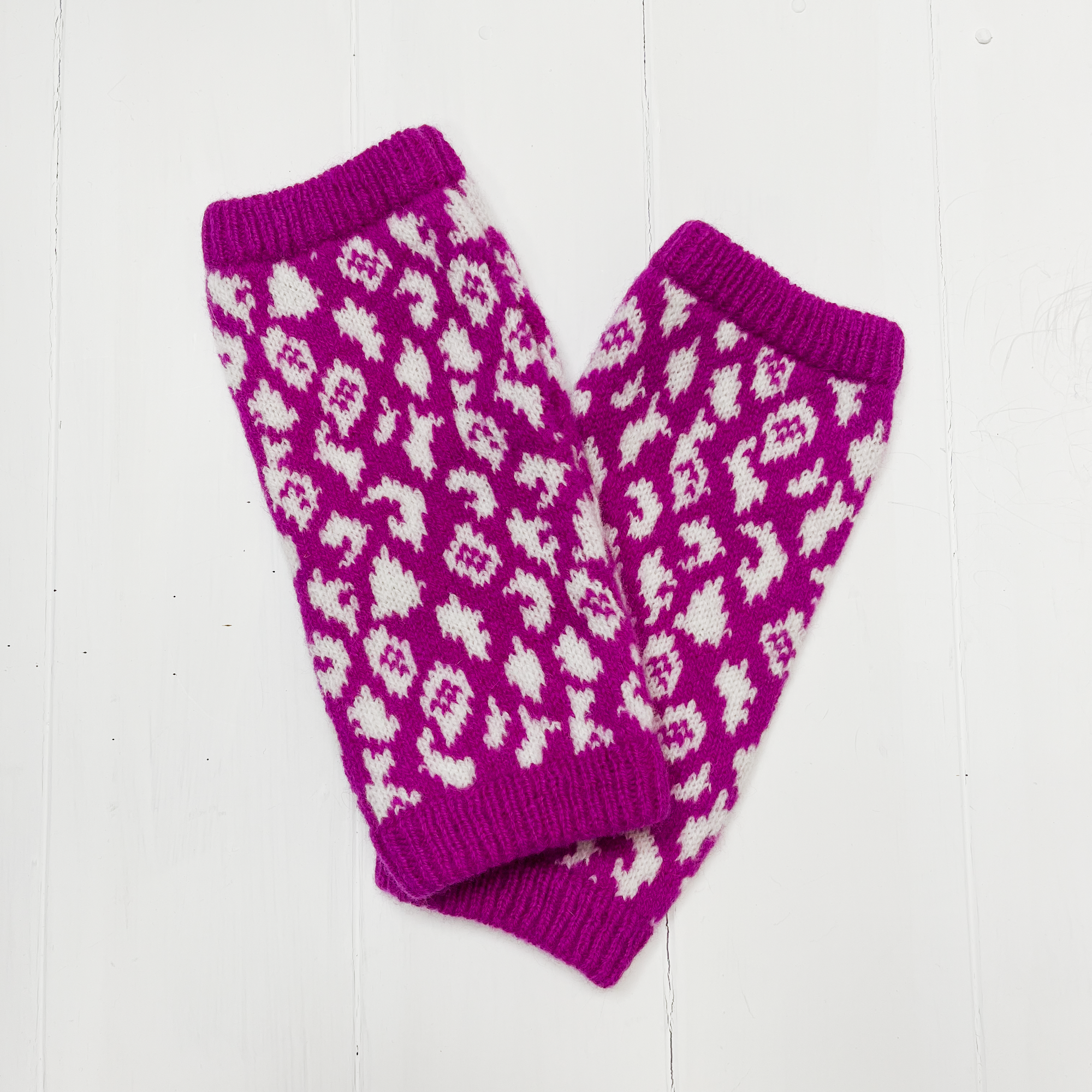 Leopard wrist warmers - thulian pink and white