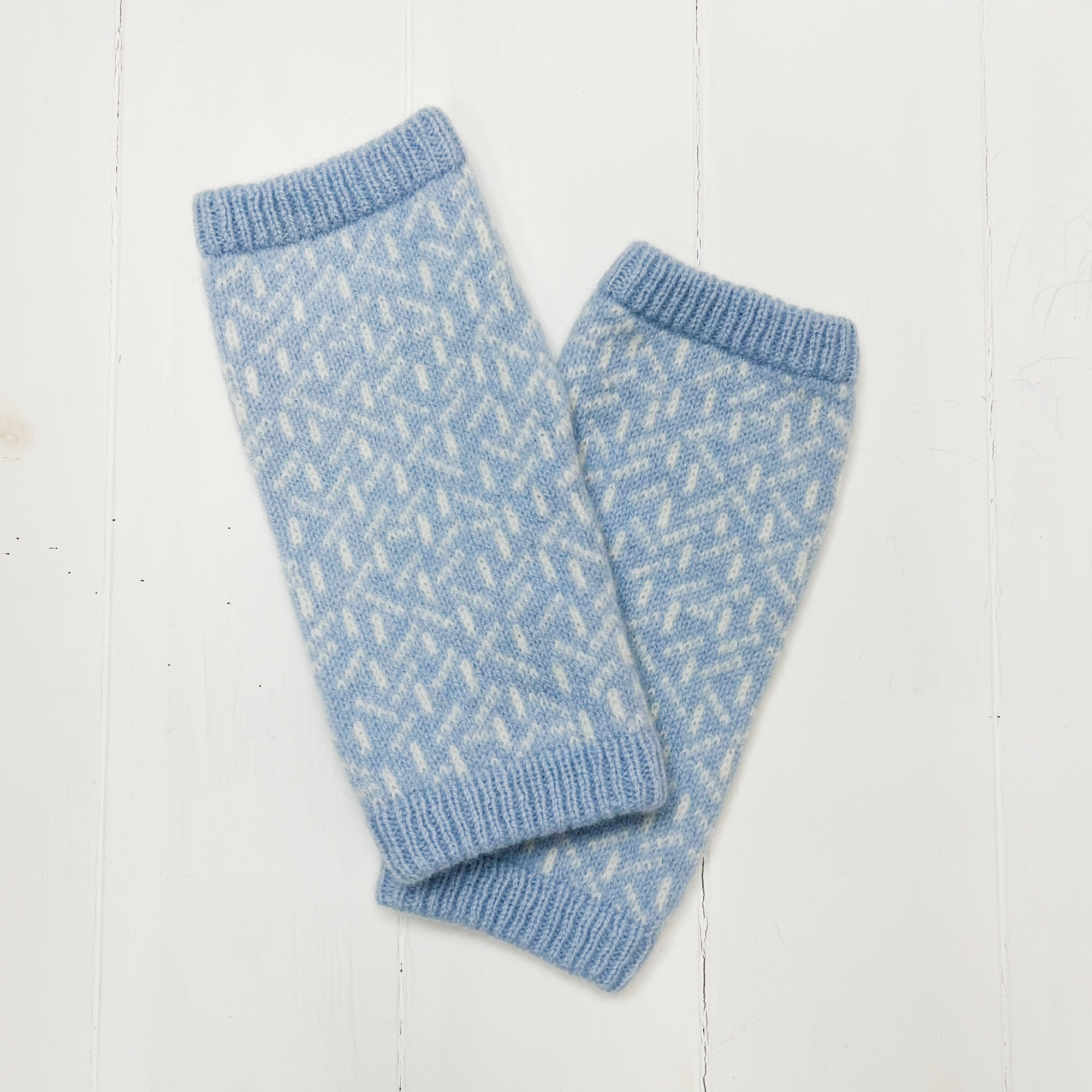 Scatter wrist warmers - angelite blue and white