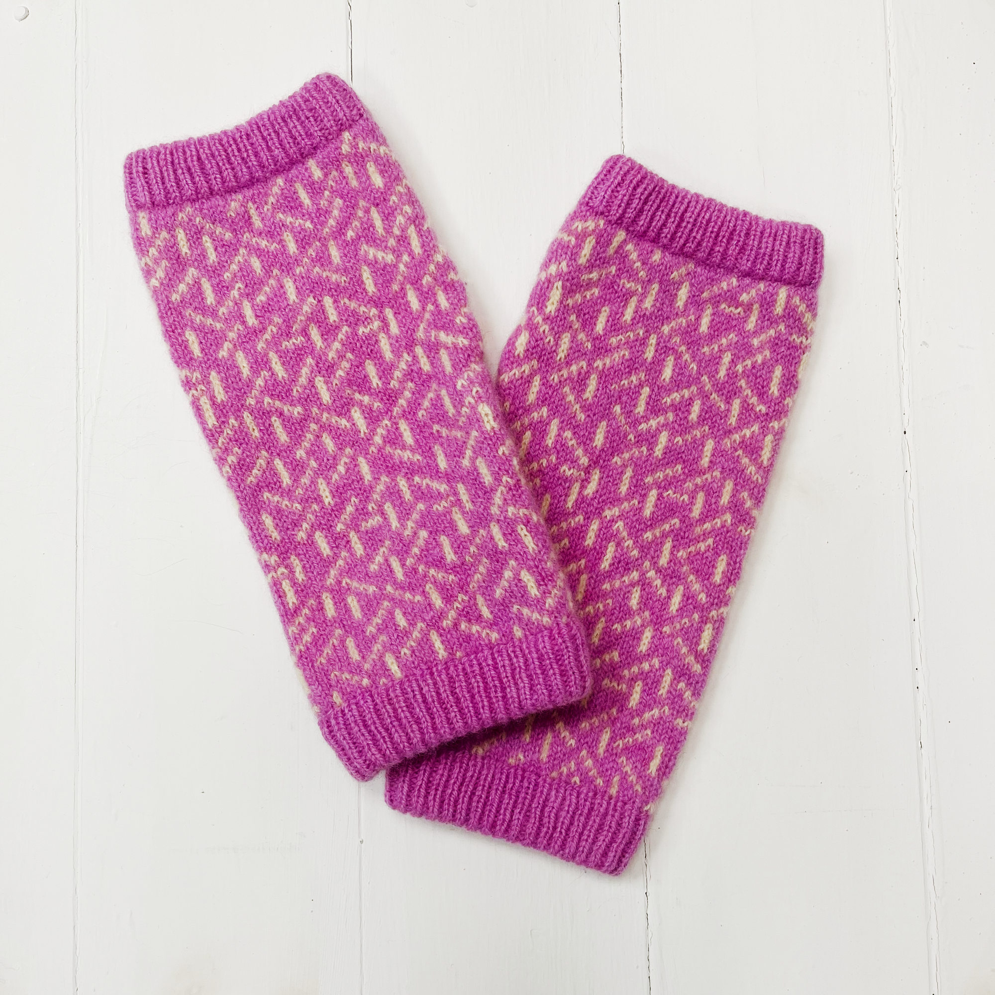 Scatter wrist warmers - thulian pink and lemonade