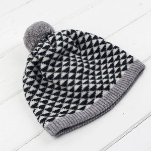 SAMPLE SALE Triangle pom pom hat - monochrome